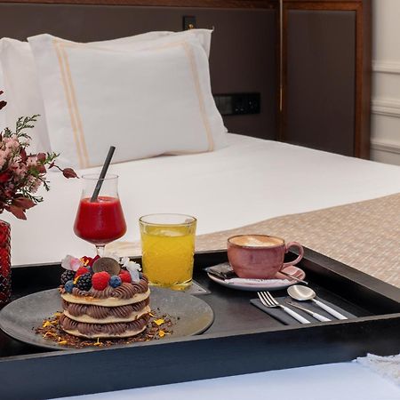 Only You Hotel Valencia Exterior foto Room service tray