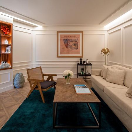 Only You Hotel Valencia Exterior foto The living room of a suite at the hotel